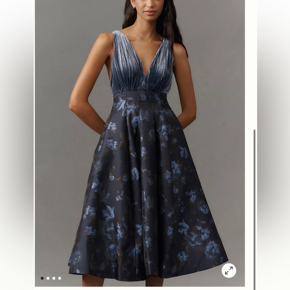 Anthropologie Maeve V-Neck Velvet Jacquard
A-Line Midi NWT
